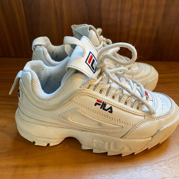 Girls Fila Disruptor sneakers - Picture 2 of 5